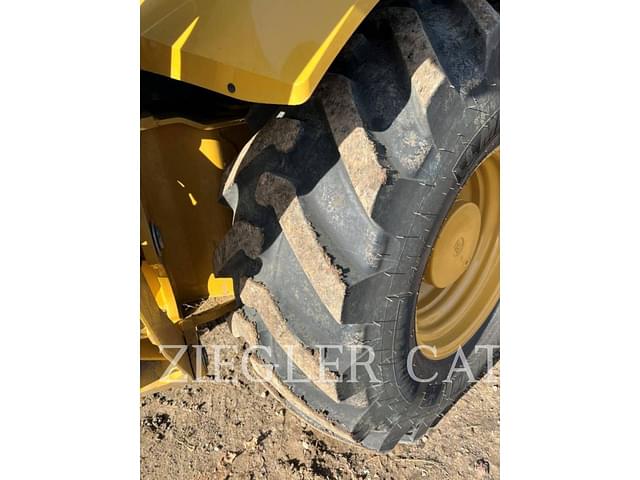Image of Caterpillar 440 equipment image 2