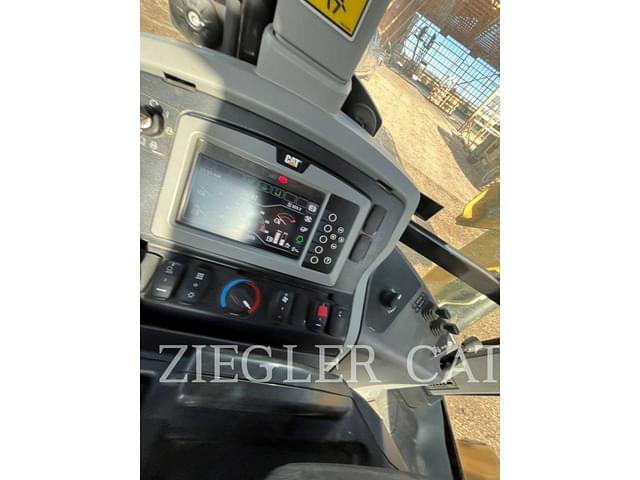 Image of Caterpillar 440 equipment image 4