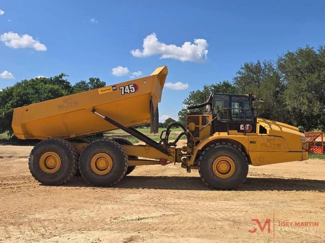 Image of Caterpillar 745 equipment image 1