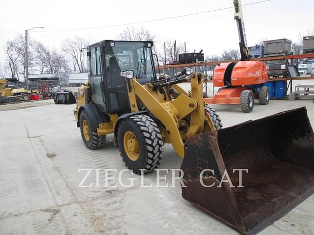 Image of Caterpillar 906M equipment image 2