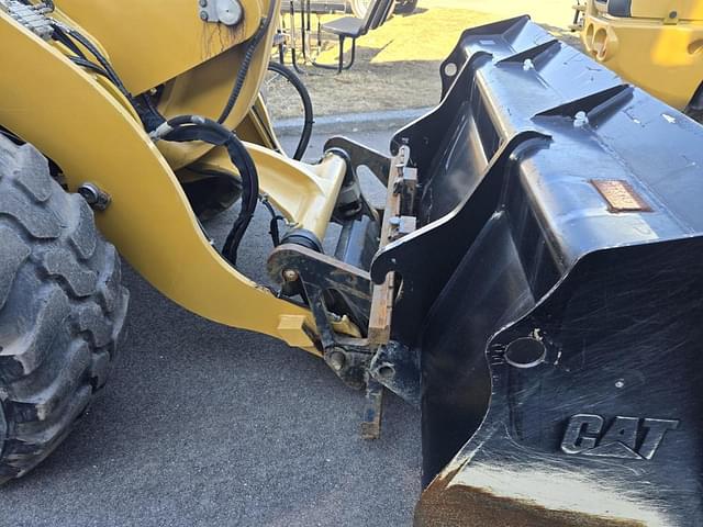 Image of Caterpillar 906M equipment image 4