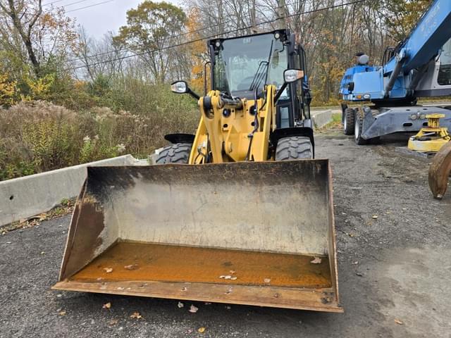 Image of Caterpillar 906M equipment image 1