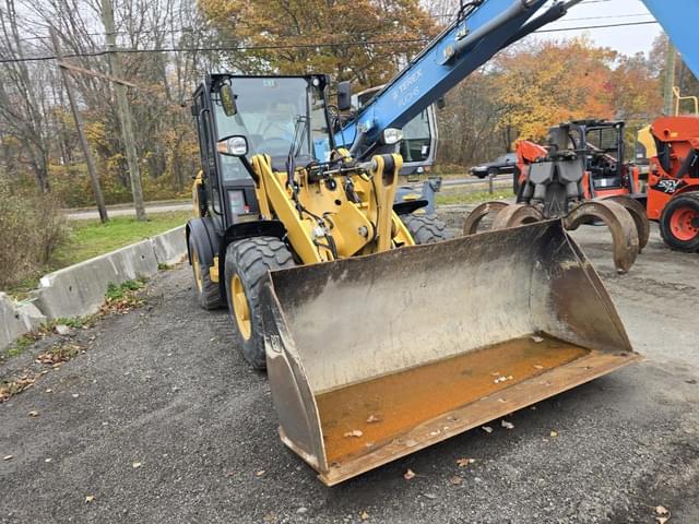 Image of Caterpillar 906M equipment image 2