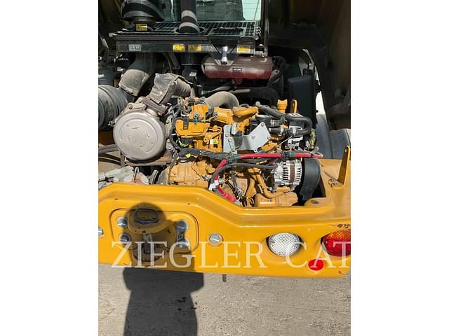 Image of Caterpillar 908M equipment image 3