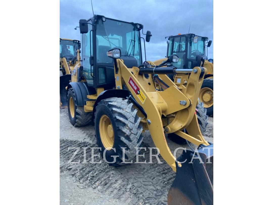Image of Caterpillar 908M Image 1