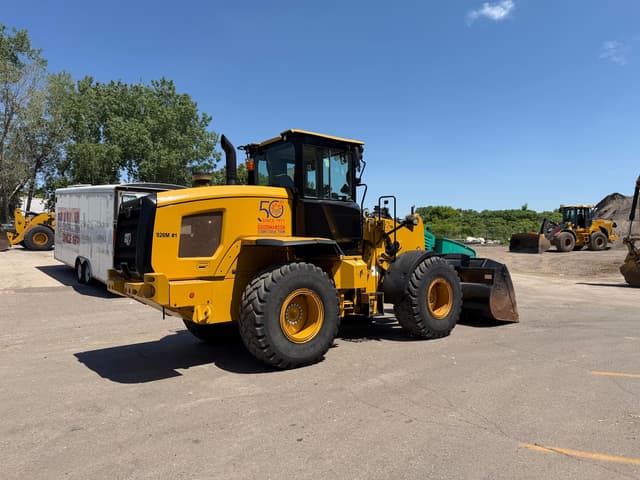 Image of Caterpillar 926M equipment image 3