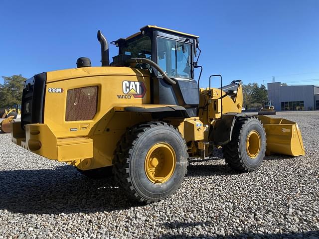 Image of Caterpillar 938M equipment image 2