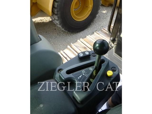 Image of Caterpillar 953K equipment image 1