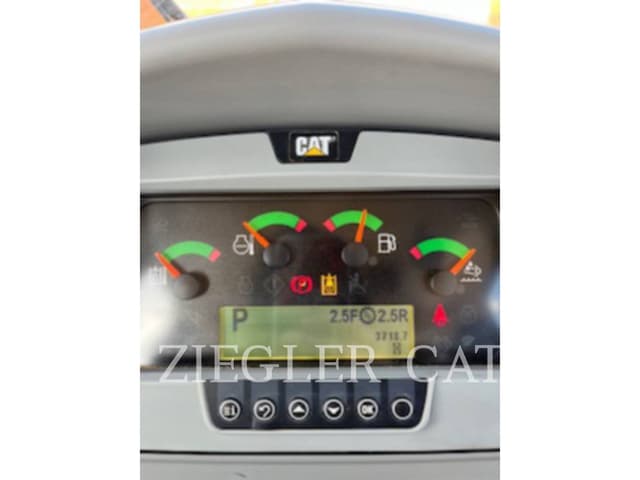 Image of Caterpillar 953K equipment image 4