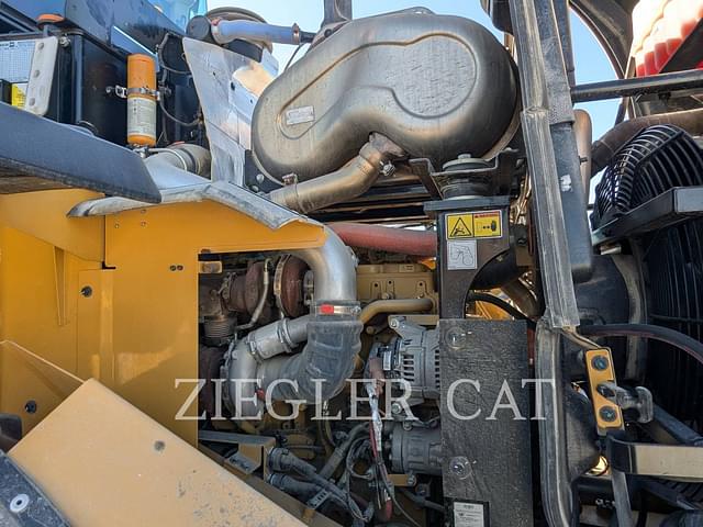 Image of Caterpillar 962M equipment image 4