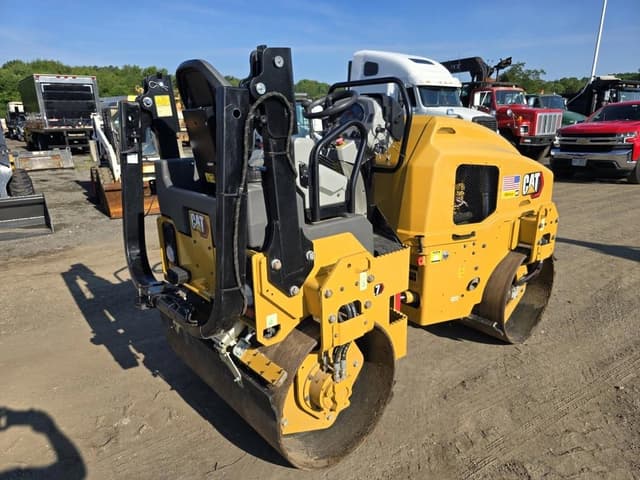 Image of Caterpillar CB2.7 equipment image 2