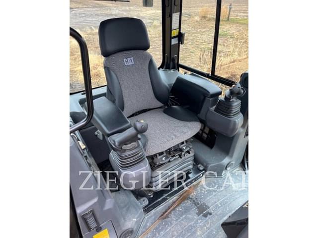 Image of Caterpillar D4 equipment image 2