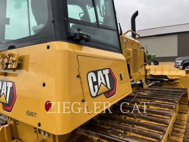 Image of Caterpillar D4 equipment image 4