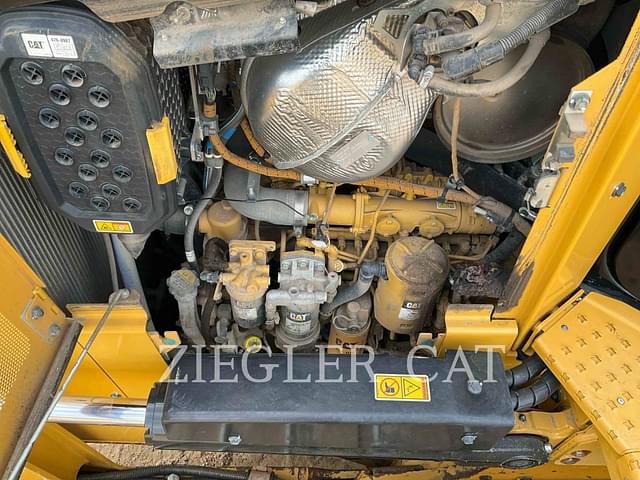 Image of Caterpillar D5 equipment image 2