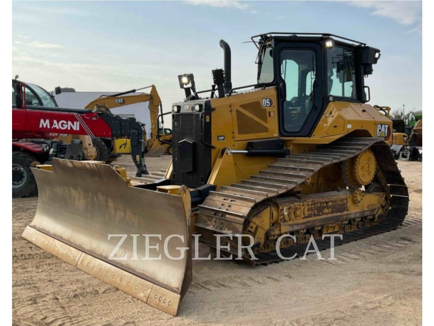 2021 Caterpillar D5 Equipment Image0