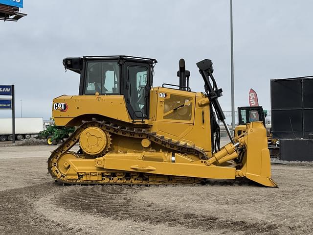 Image of Caterpillar D6 equipment image 4