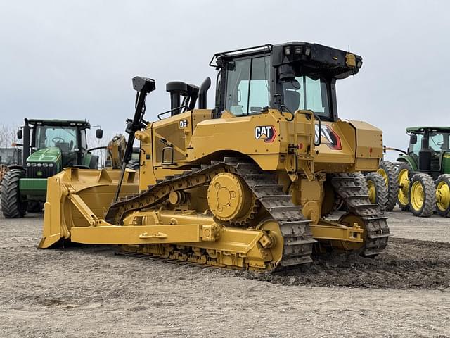 Image of Caterpillar D6 equipment image 2