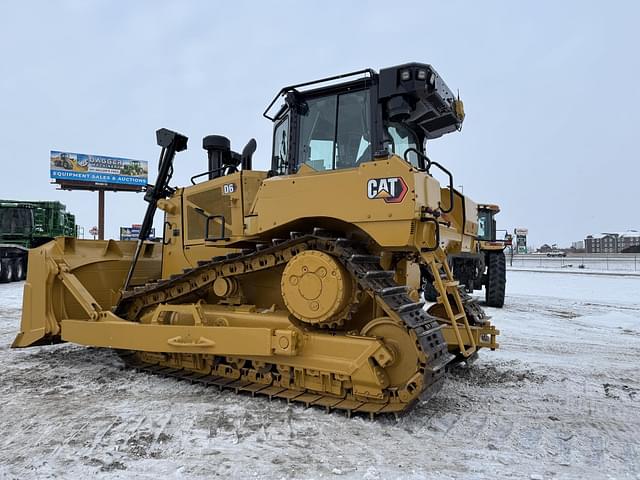 Image of Caterpillar D6 equipment image 3