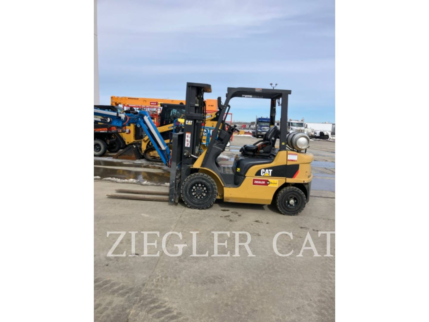 2021 Caterpillar GP25 Equipment Image0