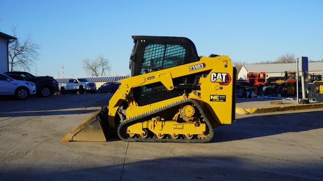 Image of Caterpillar 239D3 equipment image 2
