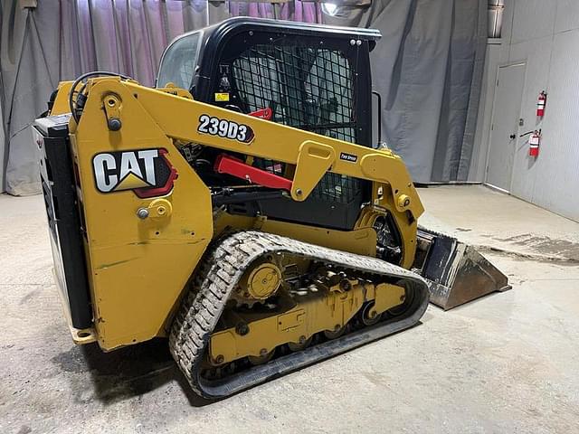 Image of Caterpillar 239D3 equipment image 4