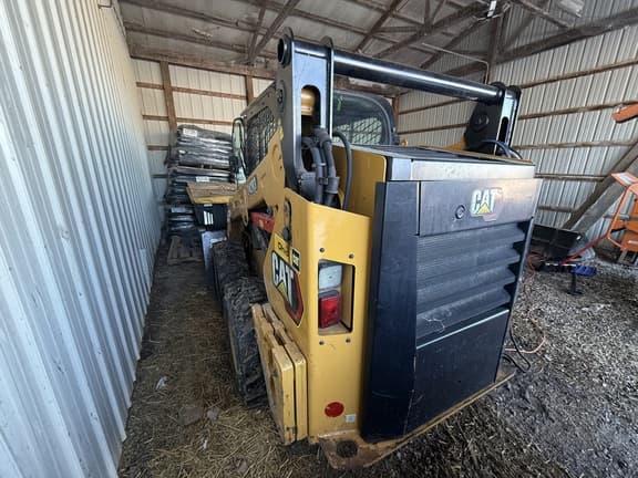 Image of Caterpillar 242D3 equipment image 2