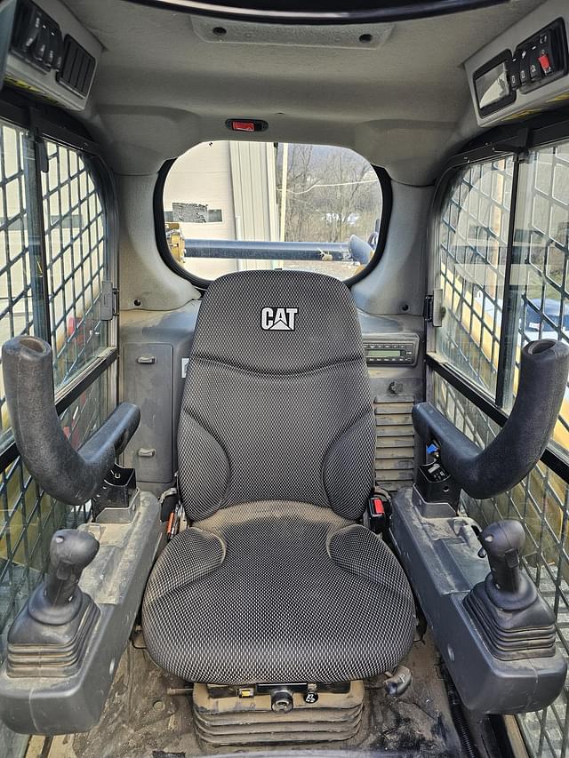 Image of Caterpillar 249D3 equipment image 4