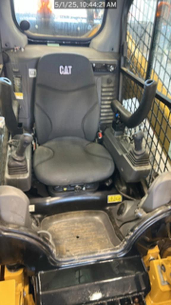 Image of Caterpillar 272D3 equipment image 4