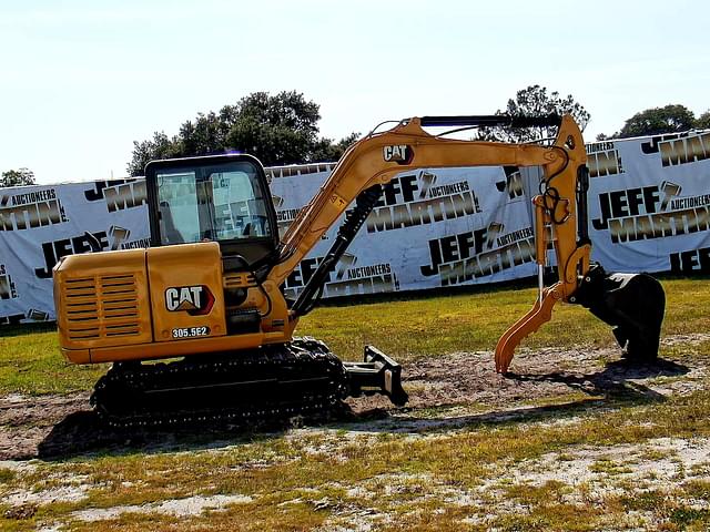 Image of Caterpillar 305.5E2 equipment image 3