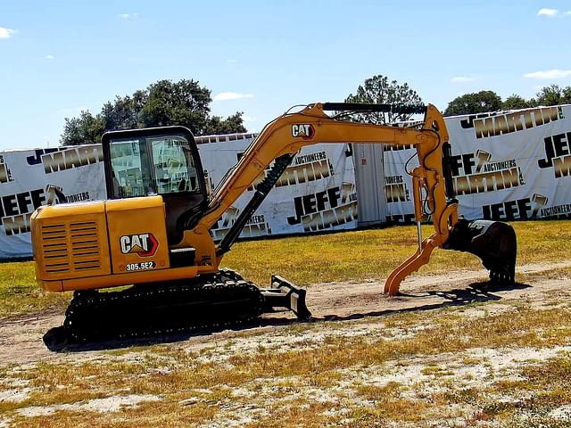 Image of Caterpillar 305.5E2 equipment image 3