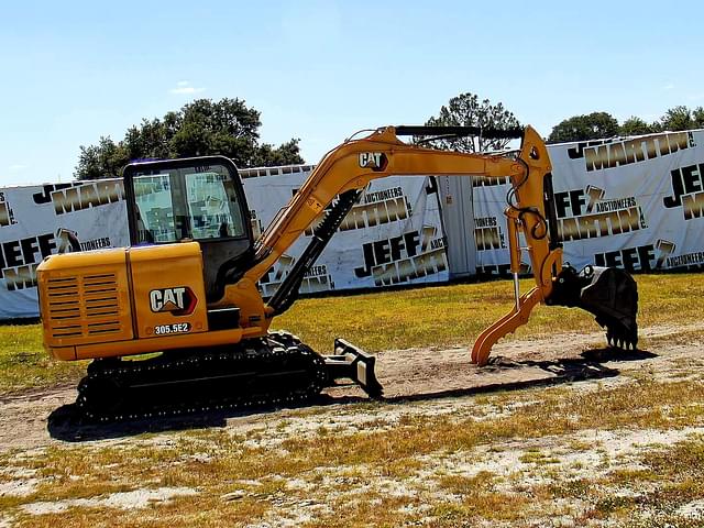 Image of Caterpillar 305.5E2 equipment image 3