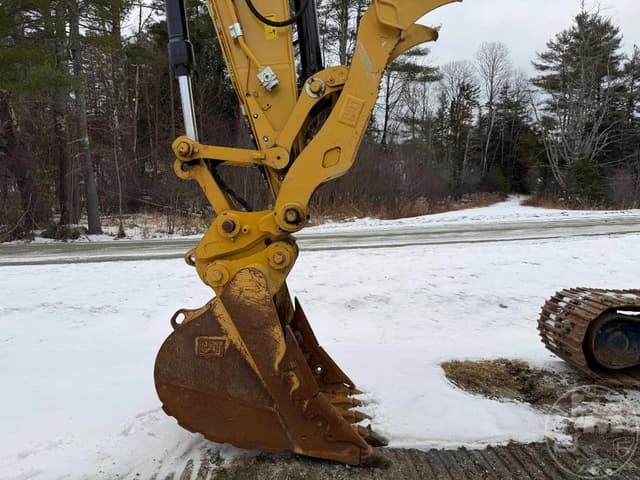 Image of Caterpillar 323 equipment image 1