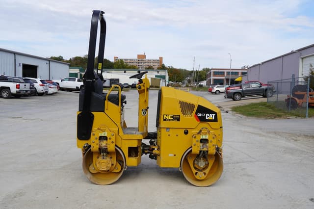 Image of Caterpillar CB1.7 equipment image 4