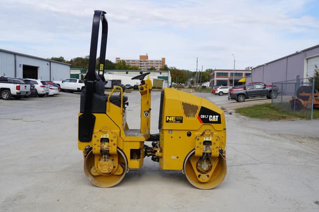 Image of Caterpillar CB1.7 equipment image 4