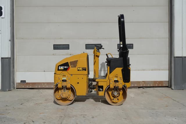 Image of Caterpillar CB1.7 equipment image 2