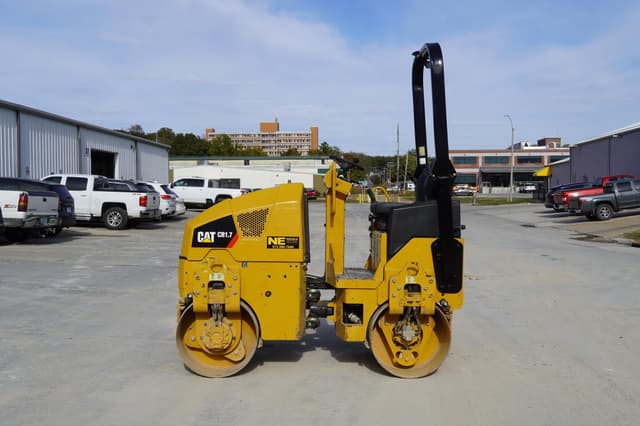 Image of Caterpillar CB1.7 equipment image 3