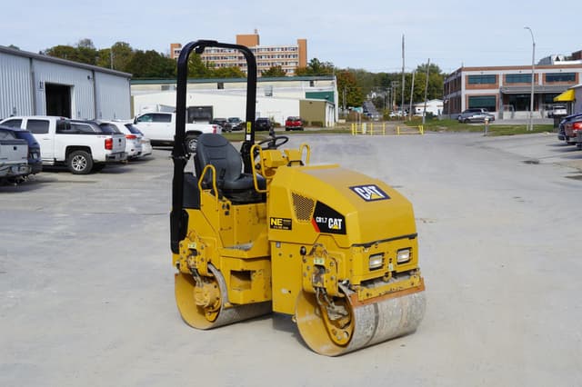 Image of Caterpillar CB1.7 equipment image 3