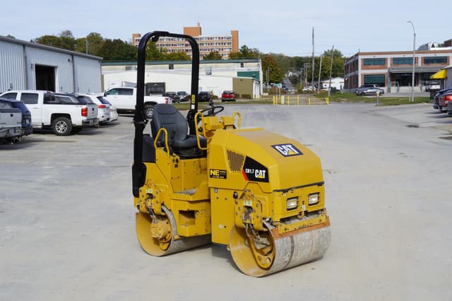 Image of Caterpillar CB1.7 equipment image 3