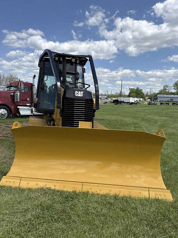 Image of Caterpillar D2 equipment image 1