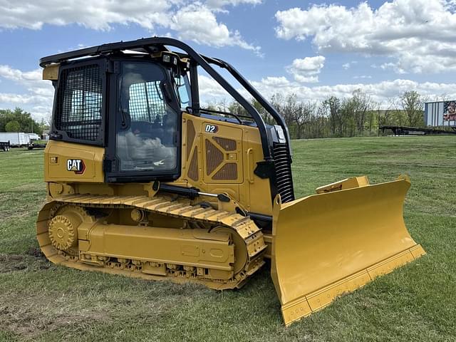 Image of Caterpillar D2 equipment image 2