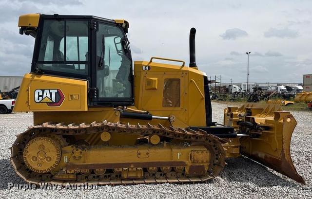 Image of Caterpillar D4 equipment image 3