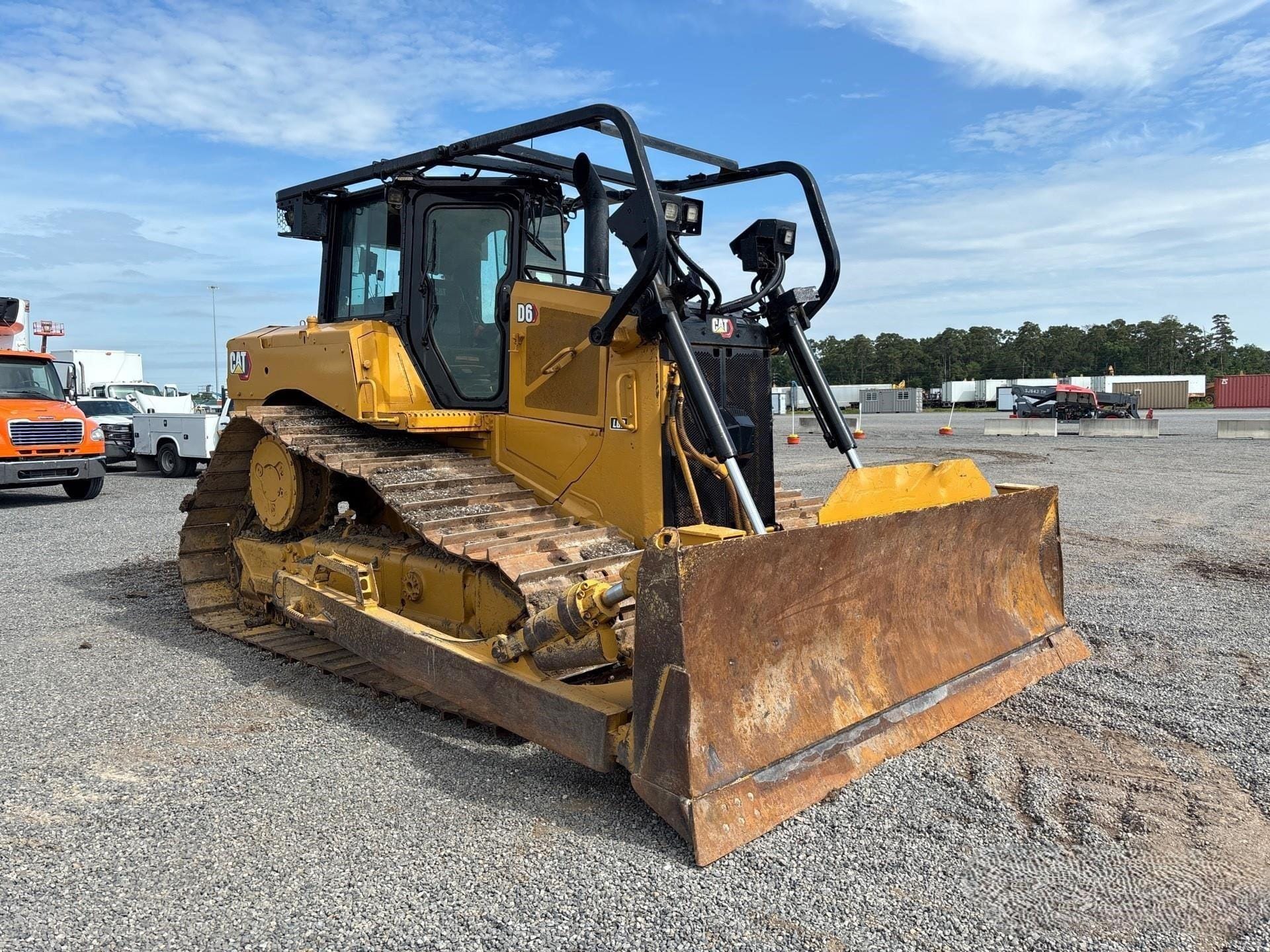 2021 Caterpillar D6LGP Equipment Image0
