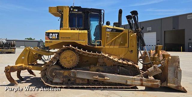 Image of Caterpillar D6TXW equipment image 3