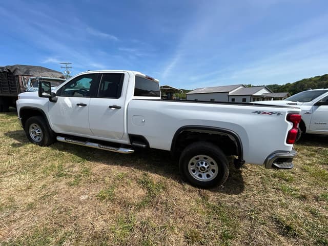 Image of Chevrolet 2500 equipment image 2