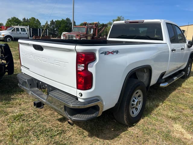 Image of Chevrolet 2500 equipment image 3