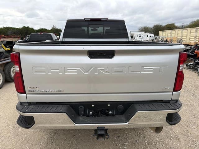 Image of Chevrolet 2500 equipment image 2