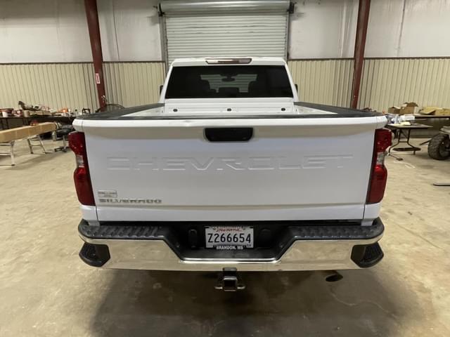 Image of Chevrolet 2500HD equipment image 4