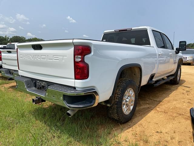 Image of Chevrolet 2500HD equipment image 2