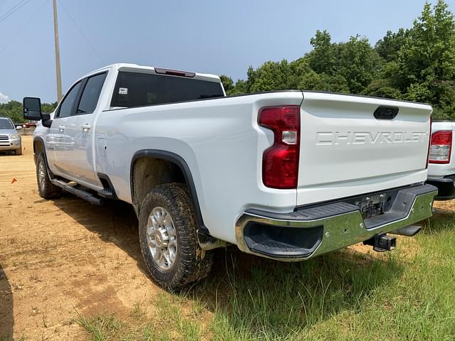 Image of Chevrolet 2500HD equipment image 1