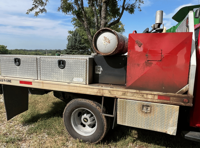 Image of Chevrolet 3500HD equipment image 4